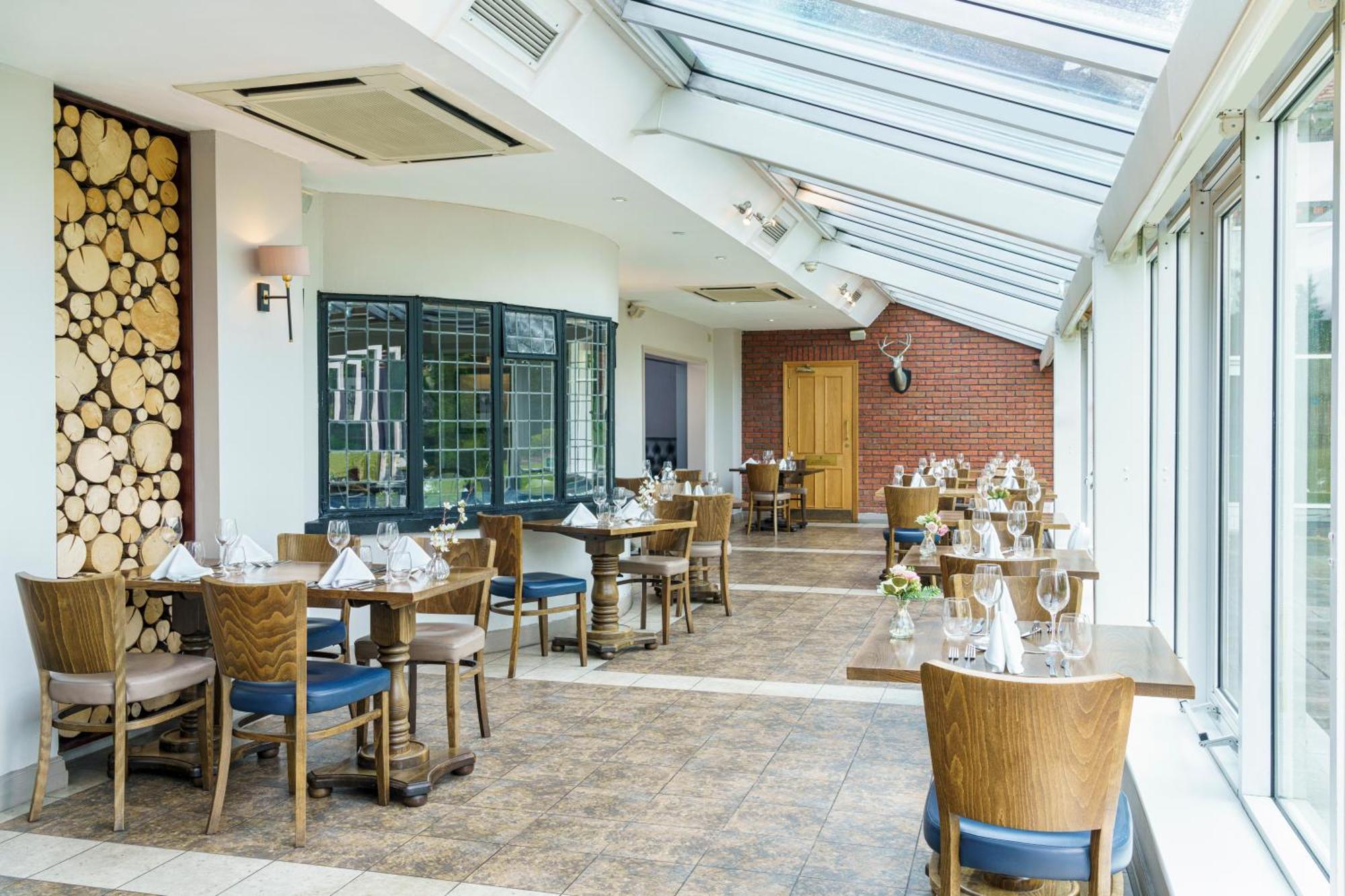 Macdonald Craxton Wood Hotel & Spa Ледшем Экстерьер фото